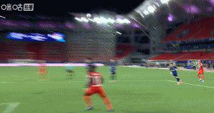 达兰左路, 龙威禁区内, 挡出 达兰左路, 龙威禁区内, 挡出