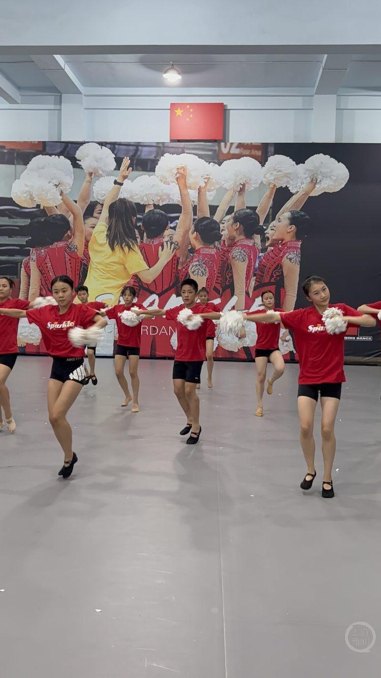 渝中半岛队, 精神带入到